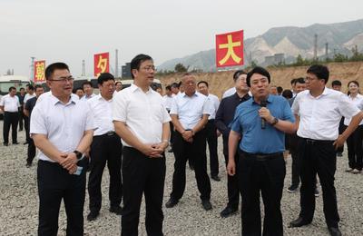 丁小強(qiáng)帶隊(duì)開展全市第二季度項(xiàng)目拉練檢查 聚焦金屬建筑裝飾材料制造，推動(dòng)產(chǎn)業(yè)升級(jí)與高質(zhì)量發(fā)展